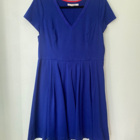 Boden Dresses & Skirts - Boden Fit and Flare Classic Dress